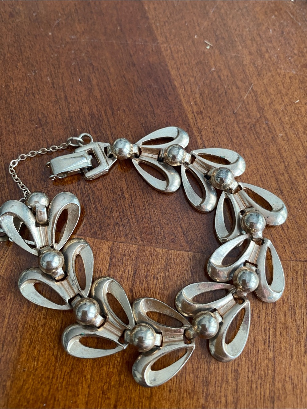 Beautiful Vintage Barclays Barquet Gold-Tone Floral Link Bracelet -